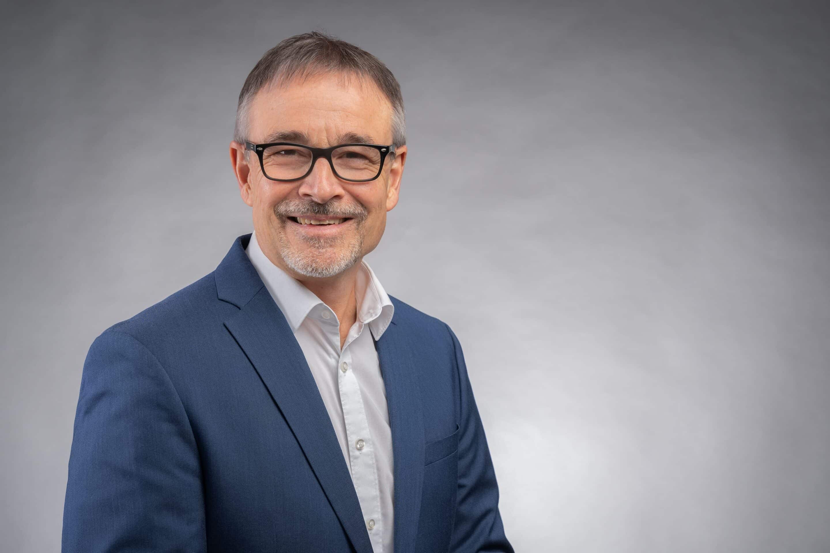 Dr. Claus Pfelzer Personalberater